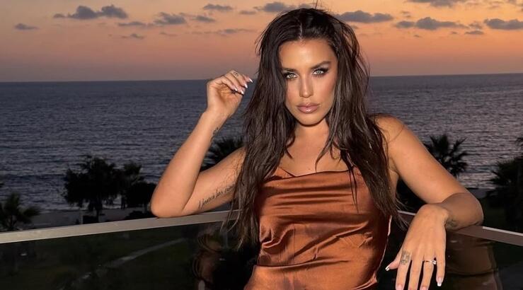 Ιουλία Καλλιμάνη: "Είναι πολύ ωραίο που με φλερτάρουν γυναίκες" [βίντεο]