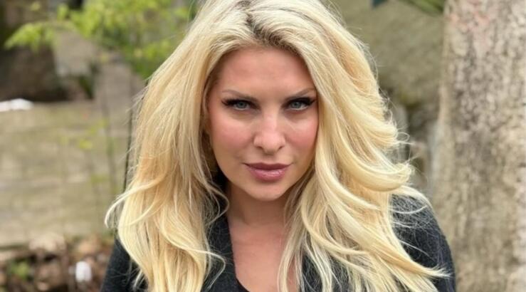 Ελένη Μενεγάκη σε δημοσιογράφο: «Eσύ είσαι καινούργια στην τηλεόραση;» [βίντεο]