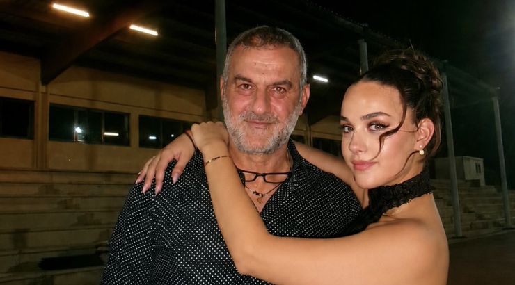 Βικτώρια Δέλλα: Τα συγκινητικά λόγια στην αποφοίτηση της για τη μαμά της [εικόνες]