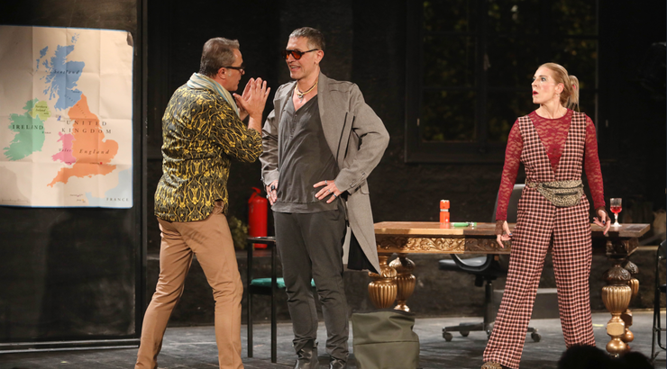 Απίστευτο: Οι κραυγές ηθοποιών παράστασης κινητοποίησαν την αστυνομία που «εισέβαλε» στο θέατρο