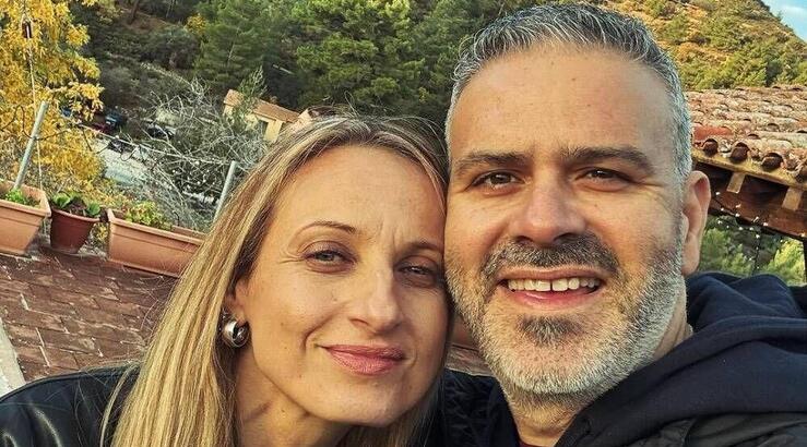 Ο Λούης γιορτάζει την 17η επέτειο γάμου του: «Άσπρισες μου τα μια χαρά, αλλά αγαπώ σε»