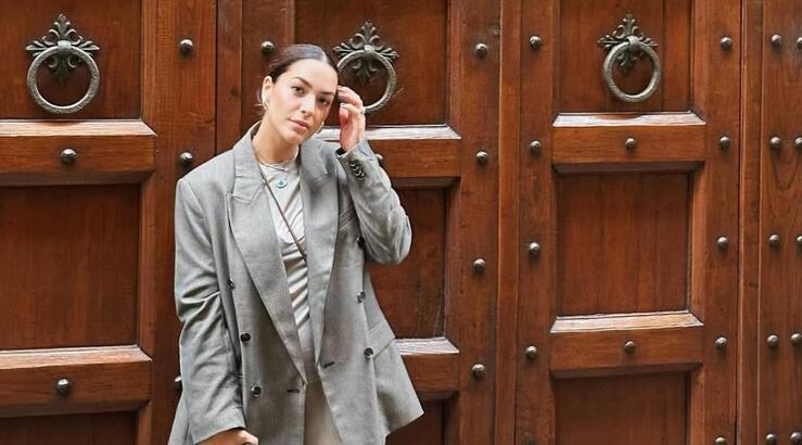 Λουκία Σεργίδου: Σου δείχνει τη ρετρό τάση στα tops που επέστρεψε δυναμικά