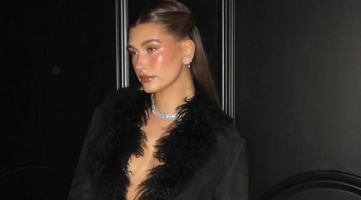 Δες πώς θα κάνεις styling στα μαλλιά σου χωρίς θερμότητα όπως η Hailey Bieber