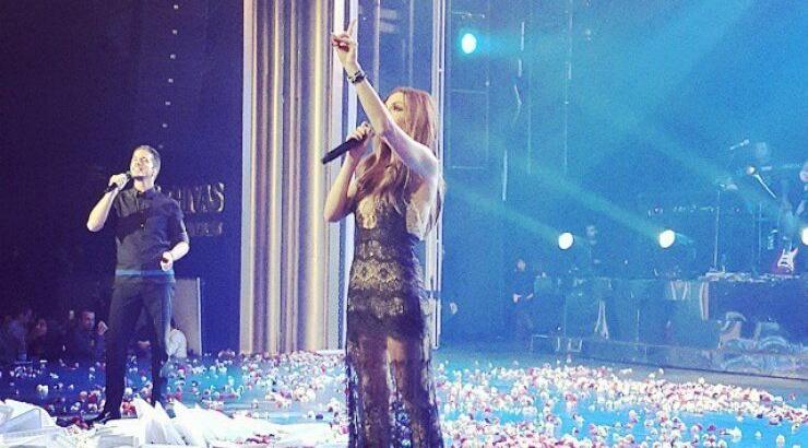 Απίστευτος δημόσιος διάλογος σχεδιαστών για το φόρεμα της Δέσποινας Βανδή