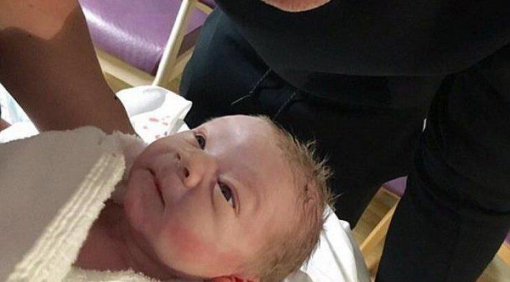 Baby boom! Έγινε μπαμπάς και δημοσίευσε την πρώτη φωτογραφία του γιου του!