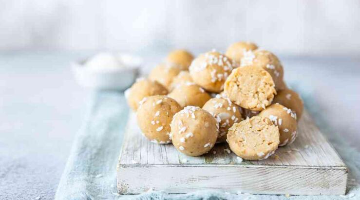 Πώς να φτιάξετε νηστίσιμα energy balls με χαλβά; 