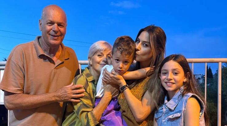 Ευριπίδου: Γιορτάζει ο γιος και η μητέρα της – Τα τρυφερά λόγια στους εορτάζοντες [εικόνες]