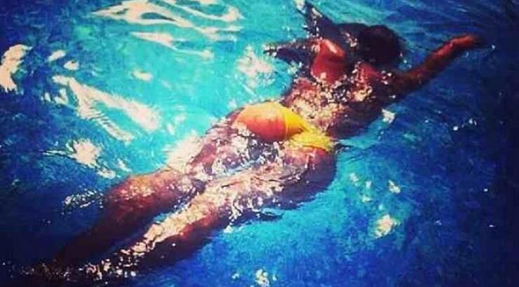 Ποια Ελληνίδα ξεκίνησε τα μπάνια και αναστάτωσε τα social media;