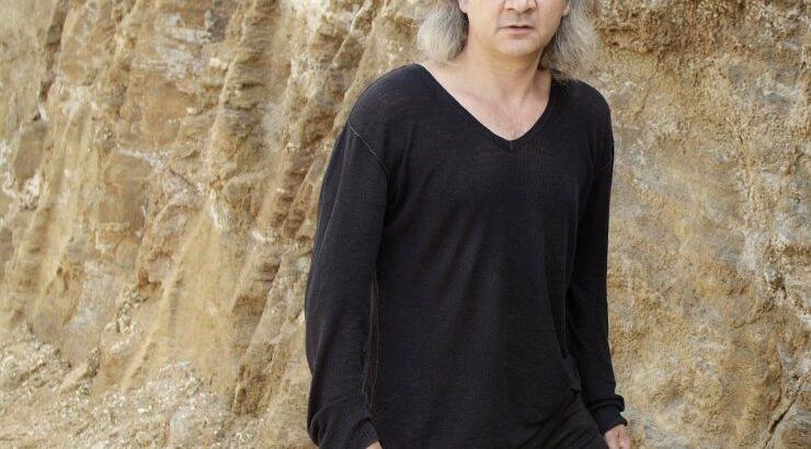 Χρήστος Θηβαίος: «Με μεγαλώσε ένα gay ζευγάρι»