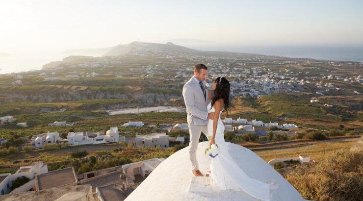 Όνειρο ζωής για τους ξένους ένας γάμος στη Σαντορίνη