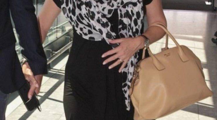 Ποιά δείχνει την φουσκωμένη της κοιλίτσα;