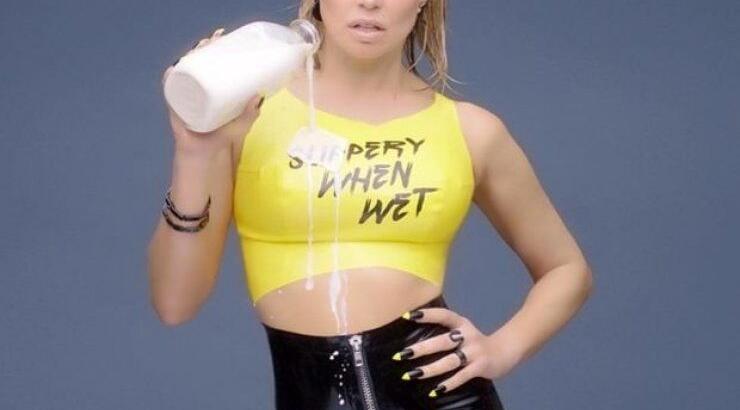 Τα παπούτσια που φορά η Fergie στο νέο της video clip είναι ελληνικά!