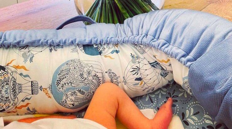 Η πιο γλυκιά εικόνα της επώνυμης Κύπριας στην πρώτη βόλτα της με τον 3 εβδομάδων γιο της [εικόνα]