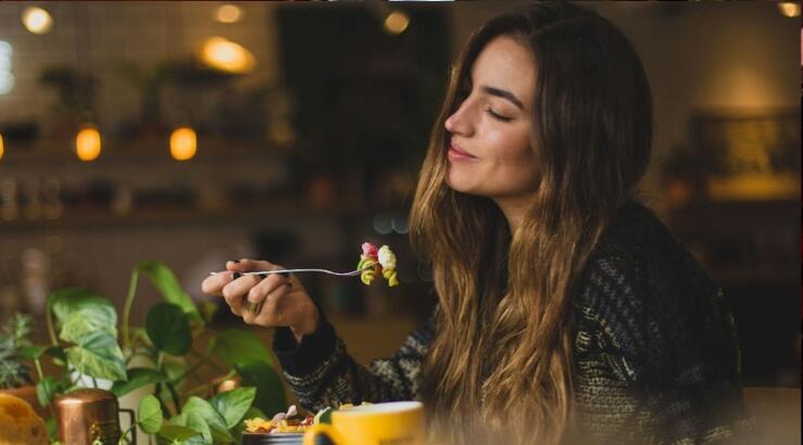 Ποια είναι η κατάλληλη ώρα για να φας βραδινό