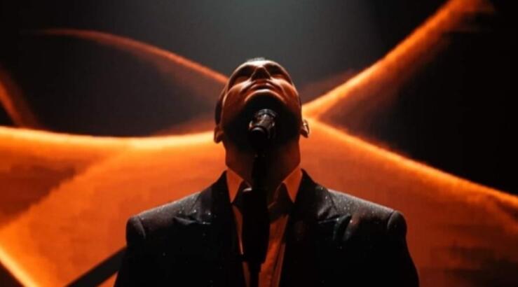 Γνωστός τραγουδιστής αποκαλύπτει: "Ο αδελφός μου έχει αυτισμό, προκλήθηκε από ιατρικό λάθος"