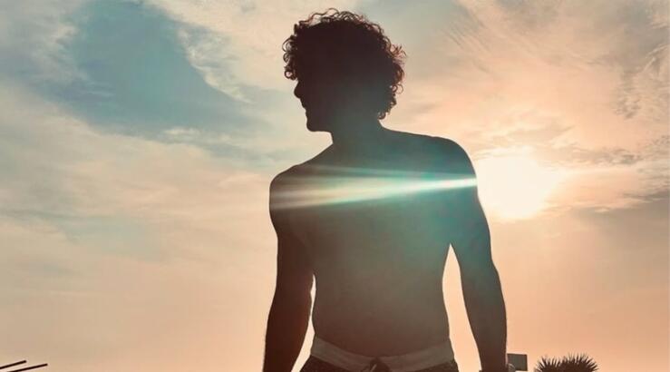 Επώνυμος Έλληνας αποκαλύπτει: "Ήμουν έξι μήνες με το ίδιο εσώρουχo"