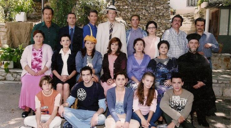 "Έφυγε" από τη ζωή γνωστή ηθοποιός της σειράς "Καφέ της Χαράς" [εικόνα]