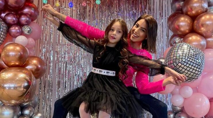 Κωνσταντίνα Ευριπίδου: Η κόρη της είναι η εκφωνήτρια διαφημιστικού σποτ αγαπημένης παράστασης [βίντεο]