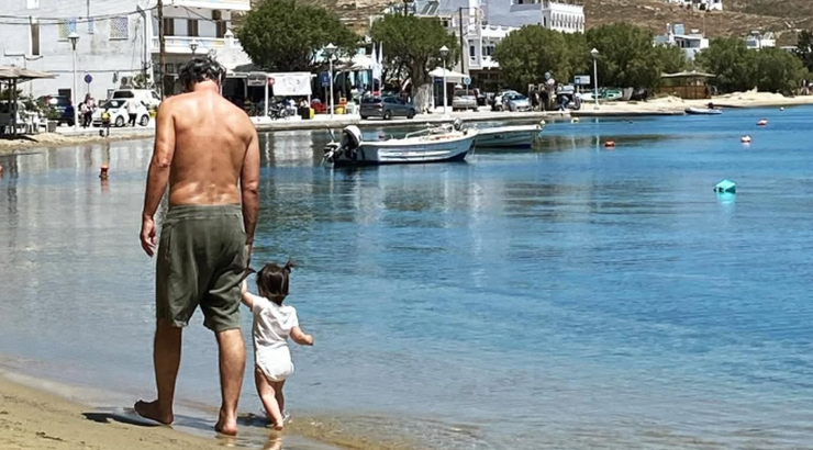 Έγινε για 2η φορά μπαμπάς ο Έλληνας ηθοποιός και τον είδαμε αγκαλιά με τον νεογέννητο γιο του