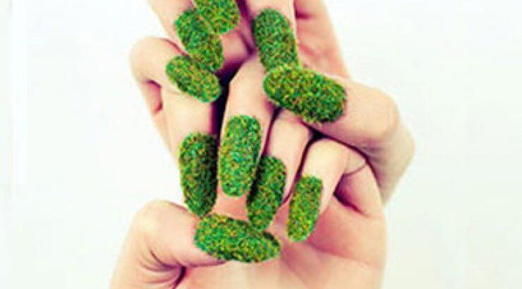 Grass Nails: Tι είναι πάλι αυτό το trend;