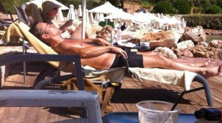  Ο Κόλιν Φάρελ χαλαρώνει στη Βουλιαγμένη Ηλιοθεραπεία στις ξαπλώστρες του Αστέρα