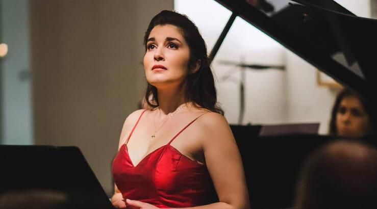 Χριστιάνα Αλωνεύτη: Η Κύπρια που υποδύεται την Κάλλας μιλάει για την καταγωγή της 