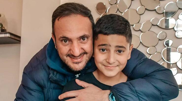 Κωνσταντίνος Κωνσταντίνου: Συνόδευσε τον 15χρονο γιο του στο λύκειο [εικόνα]