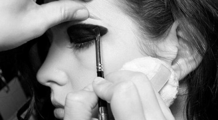 Μακιγιάζ: 7 κόλπα για να βαφτείς τέλεια