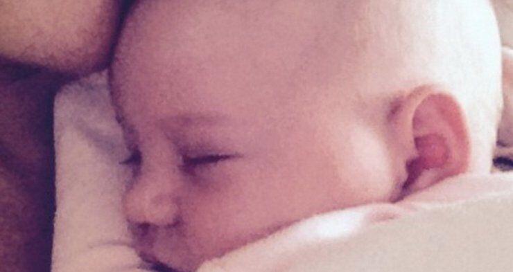 Η πασίγνωστη Ελληνίδα ηθοποιός μας "συστήνει" τη νεογέννητη κορούλα της 