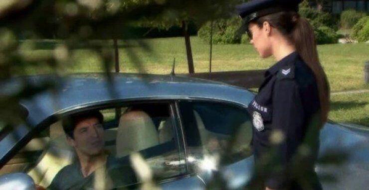 Αυτή είναι η hot αστυνομικός που έκανε σωματικό έλεγχο στον Ρουβά!