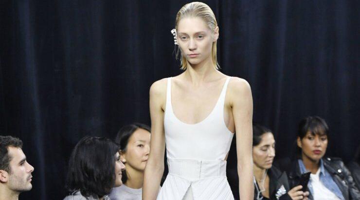 Πώς να ταξιδέψεις στιλιστικά πίσω στο καλοκαίρι των 80s