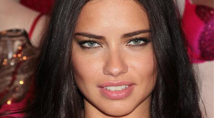 Γέννησε η Adriana Lima! 
