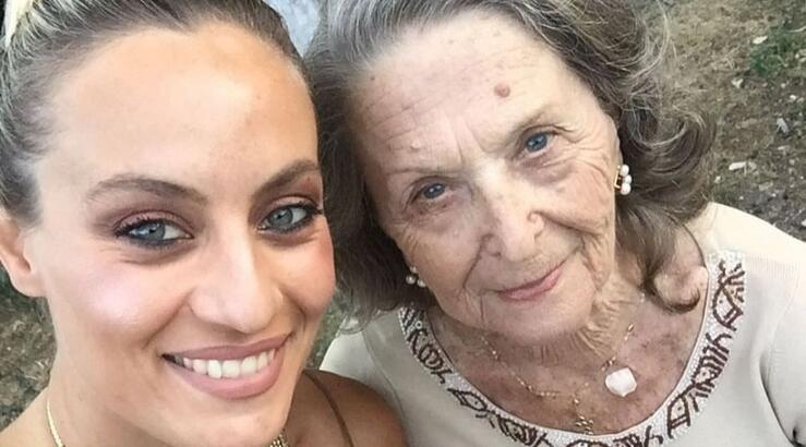 Ελεονώρα Μελέτη: "Έφυγε" από τη ζωή η γιαγιά της - "Δεν το ήξερα. Το έμαθα σήμερα, γιατί..." [εικόνες]