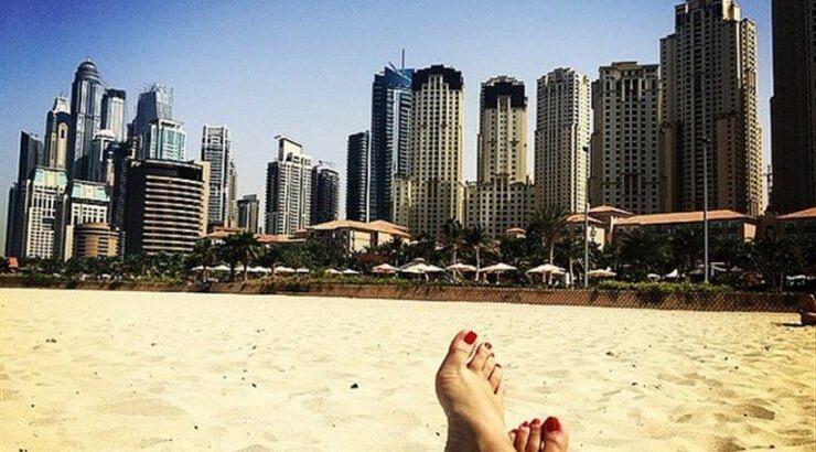 Η Ελληνίδα τραγουδίστρια άφησε για λίγο το κρύο και απολαμβάνει τον ήλιο του Dubai