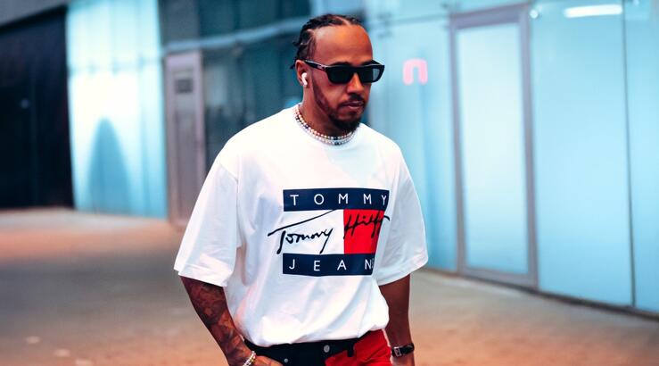 Ο Lewis Hamilton φόρεσε TOMMY HILFIGER στο Grand Prix του ΣΑΟ ΠΑΟΛΟ