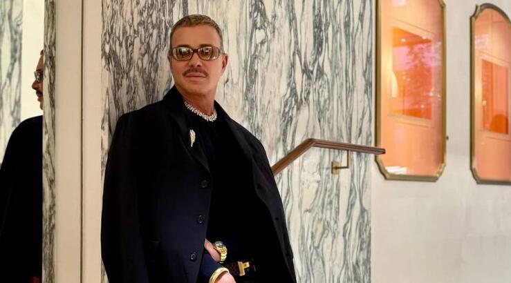 Λάκης Γαβαλάς: «Οι γονείς μου με έντυναν με ιδιαίτερο τρόπο» 