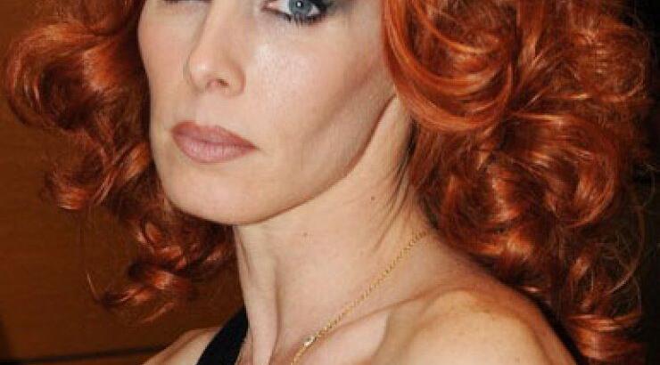 Εβελίνα Παπούλια: «Τις ρυτίδες μου τις αγαπώ και επεμβάσεις δεν νομίζω να κάνω»