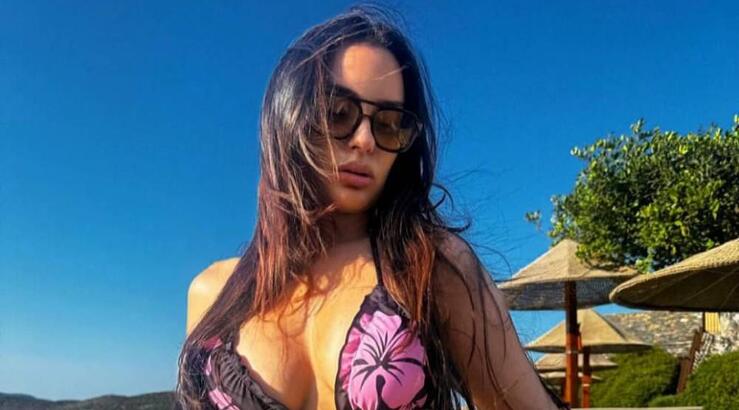 Ελπίδα Ιακωβίδου: Ποζάρει με μπικίνι στις διακοπές της στην Κρήτη με τον σύντροφό της [εικόνες]