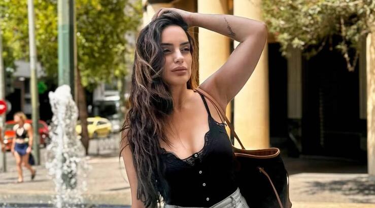 Ελπίδα Ιακωβίδου: Ποζάρει με μπικίνι στις διακοπές της στην Πάρο [εικόνες]