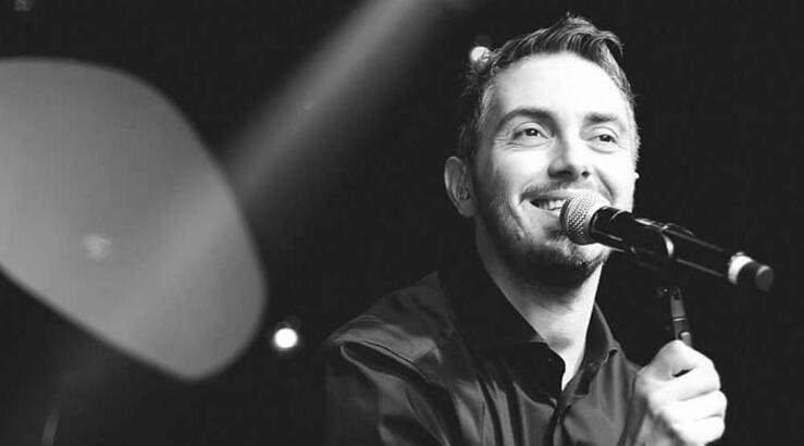 Ο Μιχάλης Χατζηγιάννης απαντά στο αν είναι ερωτευμένος 