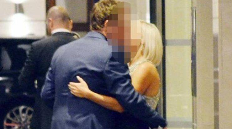 Παντρεμένος ηθοποιός φιλιέται στη μέση του δρόμου με την ερωμένη του