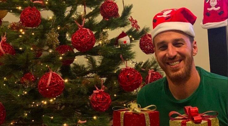 Τάσος Θεοδώρου: Στόλισε δυόμιση μήνες πριν τα Χριστούγεννα το δέντρο του [εικόνες]