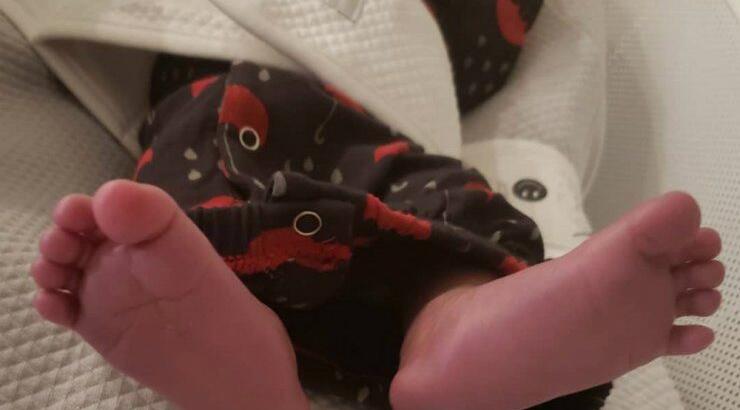 Η πρώτη φωτογραφία στο σπίτι με το αγγελούδι της μετά τα νέα ότι έγινε μητέρα μέσω παρένθετης 