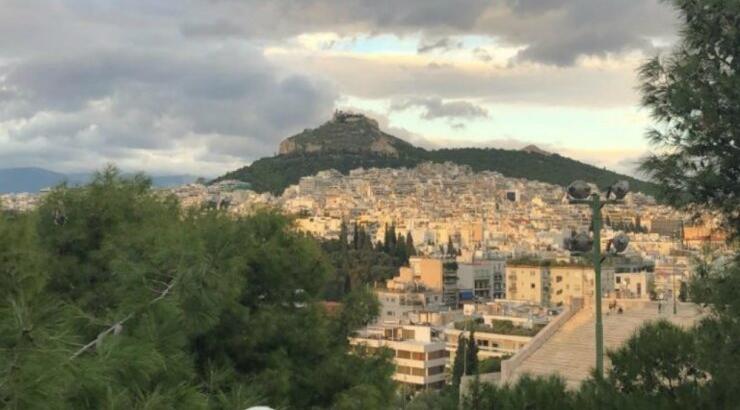 Αυτή είναι η θέα από το σπίτι επώνυμης Κύπριας στην Αθήνα