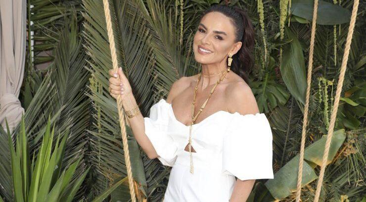 Ραμόνα Φίλιπ: Εντυπωσίασε με το total white look και της εσπαντρίγιες της