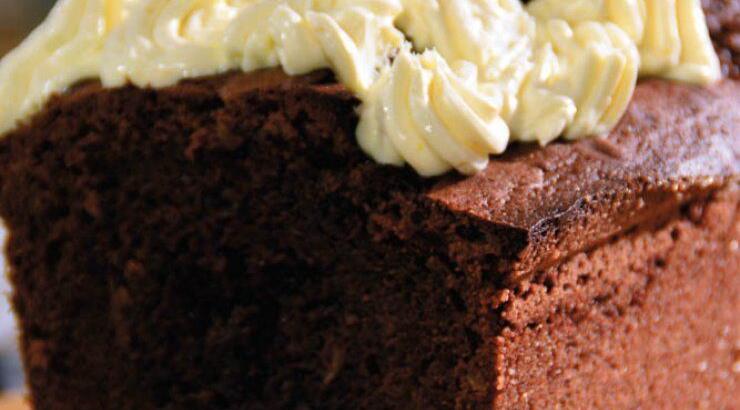 Κέικ σοκολάτας με κομμάτια πορτοκαλιού