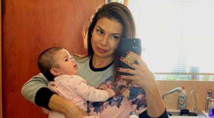 Ελένη Χατζίδου: Ο ιδιαίτερος τρόπος που ο πατέρας της νανουρίζει την εγγονή του! [βίντεο]