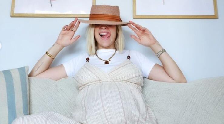 Εσπευσμένα στο νοσοκομείο λίγο πριν γεννήσει μεταφέρθηκε εγκυμονούσα Ελληνίδα παρουσιάστρια [εικόνες]