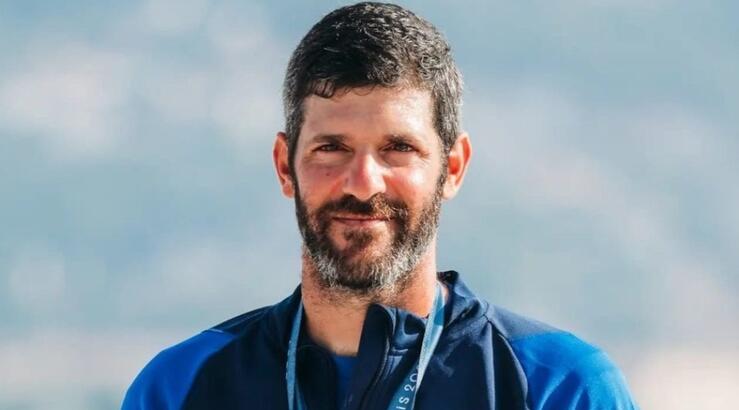 Παύλος Κοντίδης: H συγκινητική στιγμή με τη γιαγιά του στο αεροδρόμιο κατά την άφιξή του στην Κύπρο [εικόνες & βίντεο]