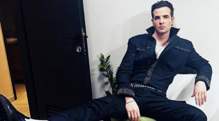 Νίνο: Με πιτζάμα, σακάκι και κάλτσες χορεύει στο tiktok...Michael Jackson [βίντεο]